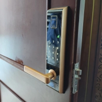 Lắp khóa cửa vân tay Hafele tại Hà Nội