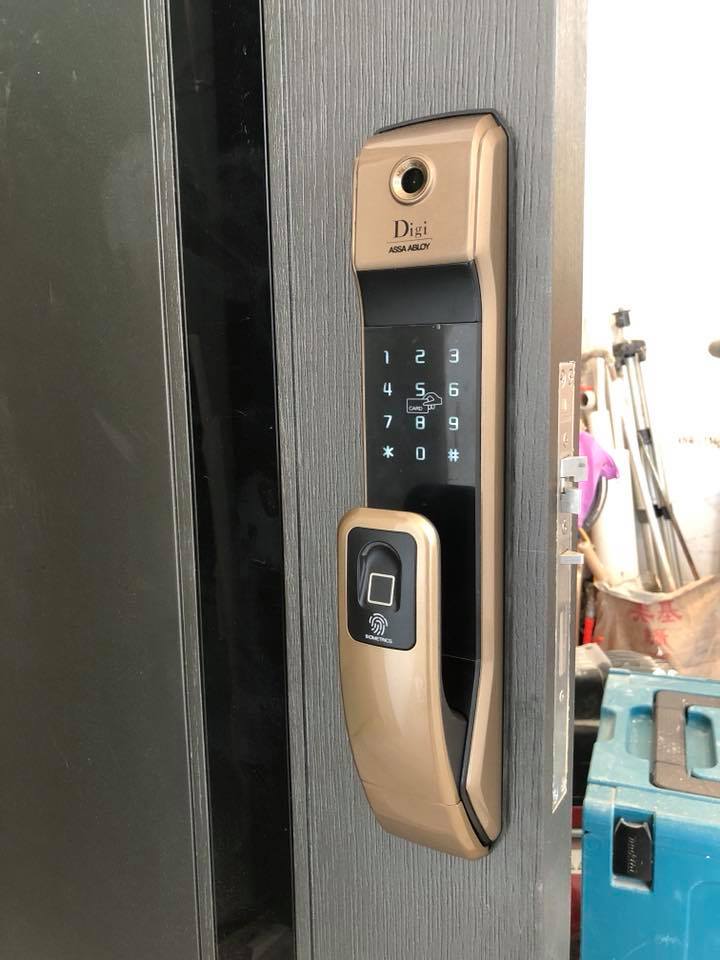 Xác minh loại cửa muốn lắp đặt khóa cửa điện tử ở Cầu Giấy